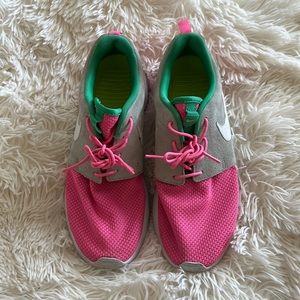 Nike athletic nikeid shoes for women